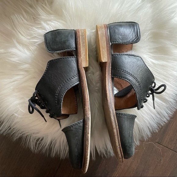 Minimarket Cut-Out Oxfords - Picture 6 of 13